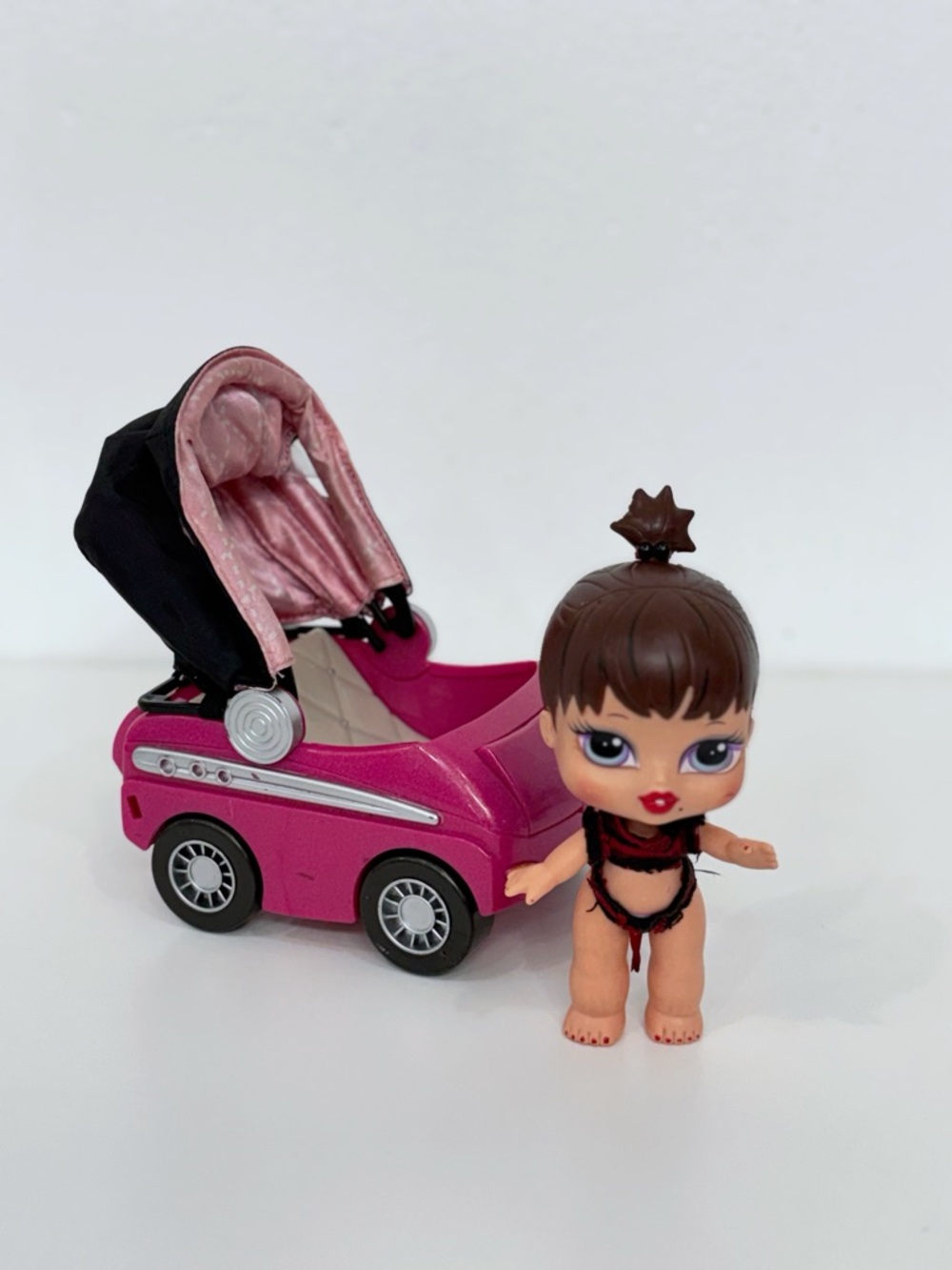 Y2K Vintage Bratz Doll 2004 Roxxi and Carriage Cruiser - Collectible MGA